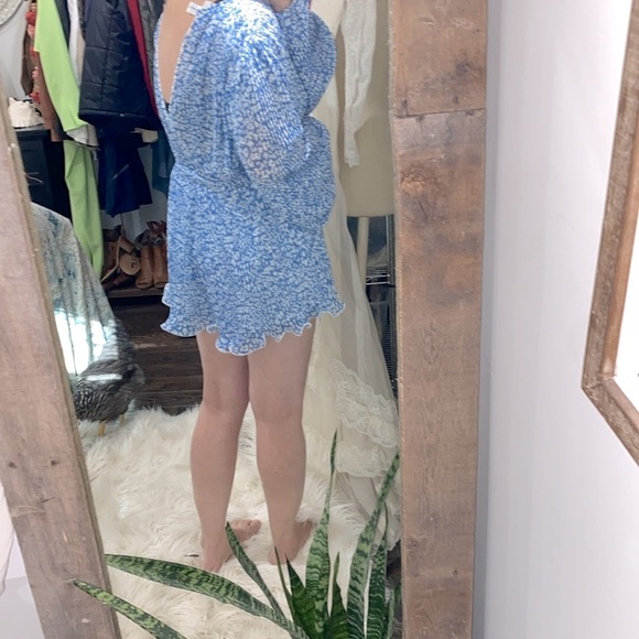 C/MEO COLLECTIVE so settled romper in blue ditsy floral size small - Picture 12 of 16